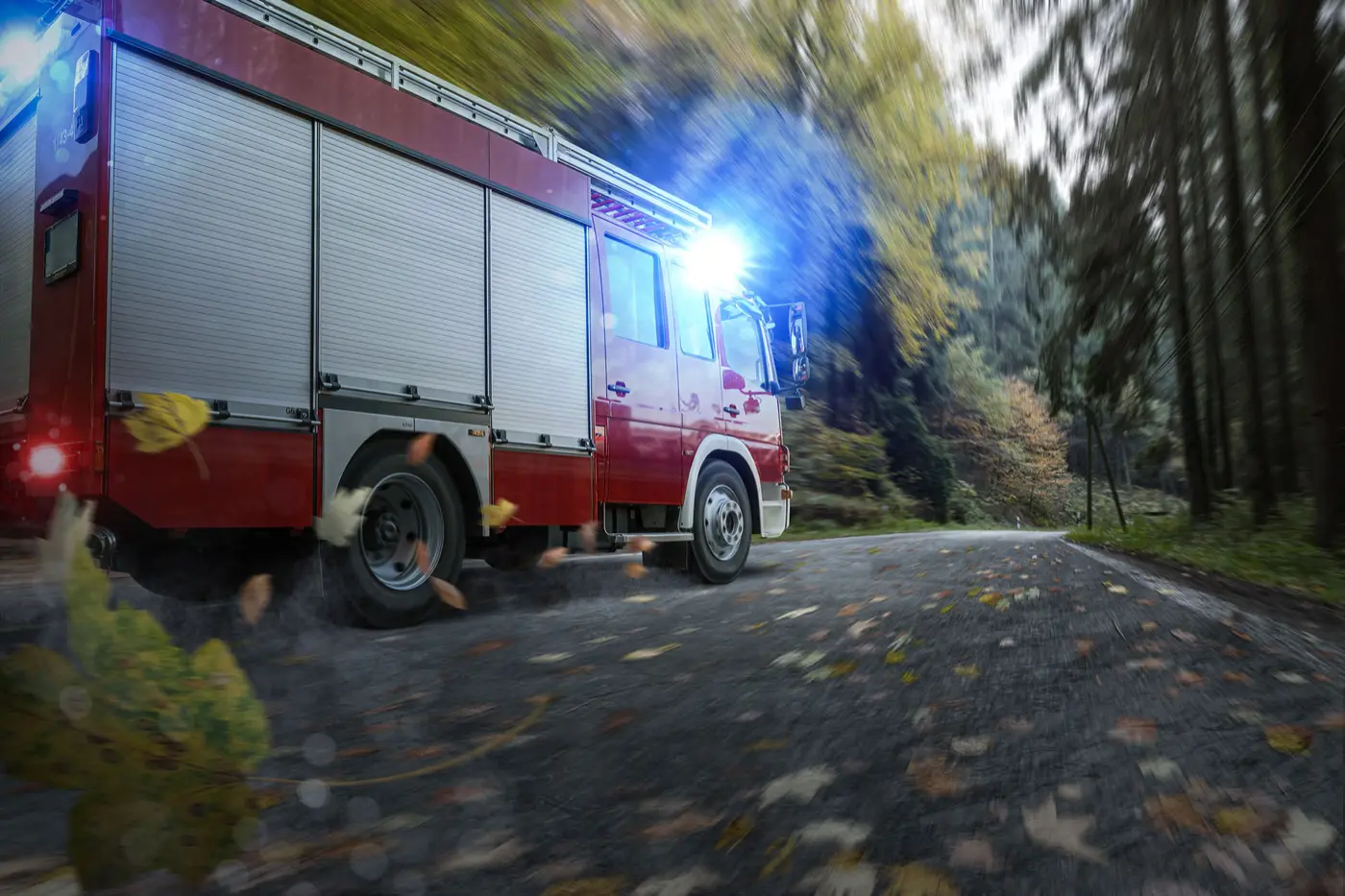Einsatzkräfte im Gelände